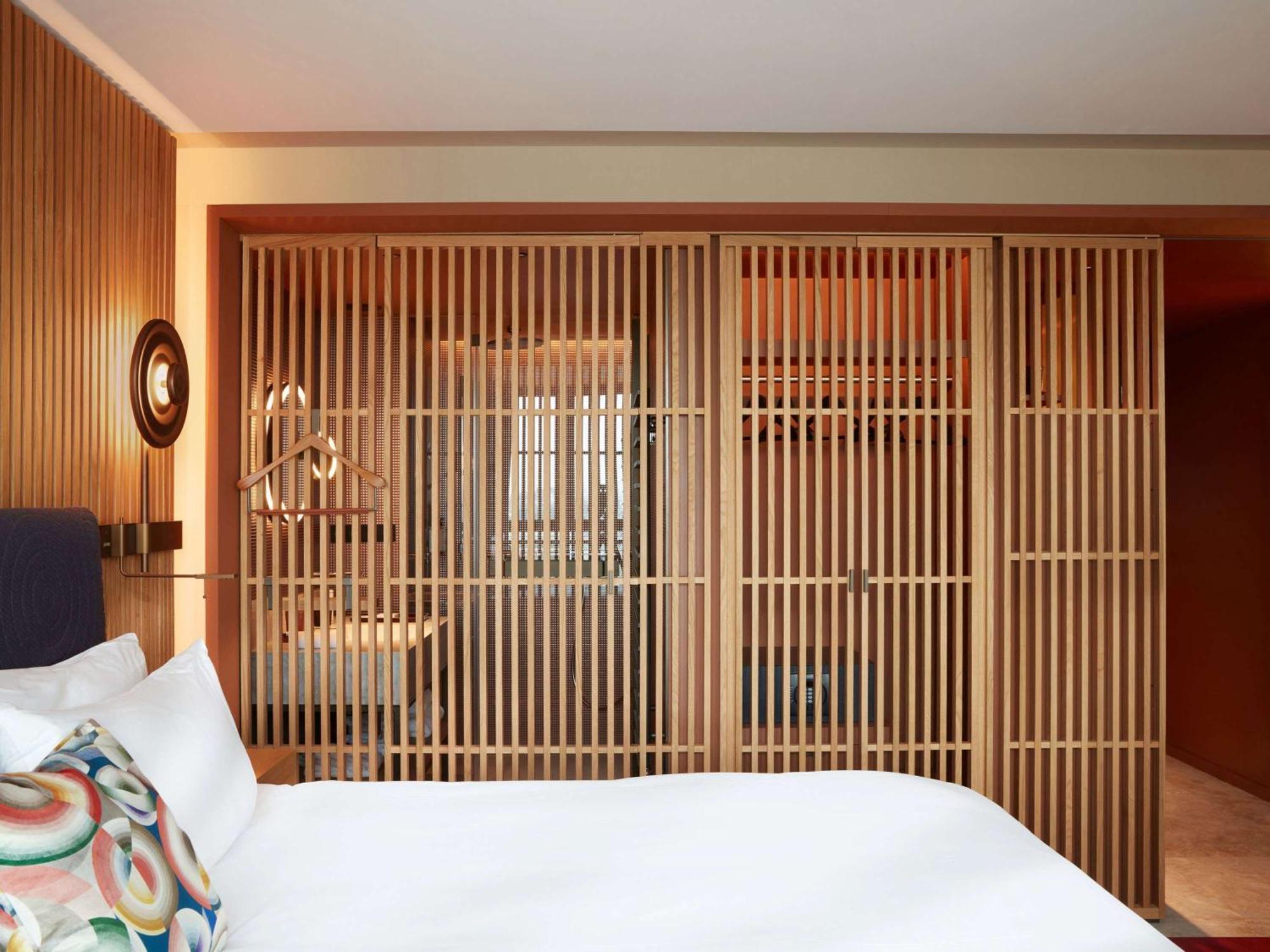 Hotel So/