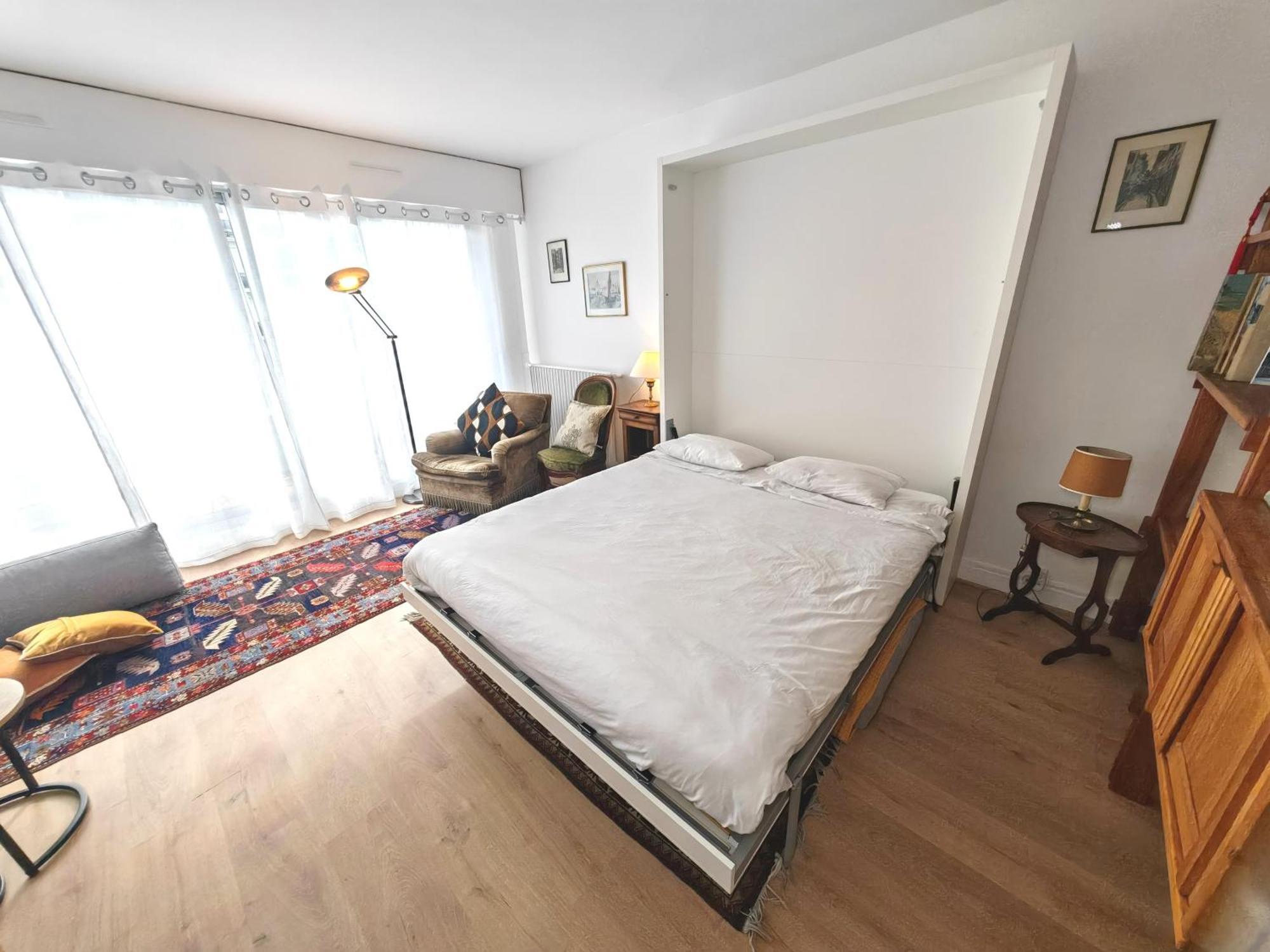 Avec Balcon Et Parking A Alesia *