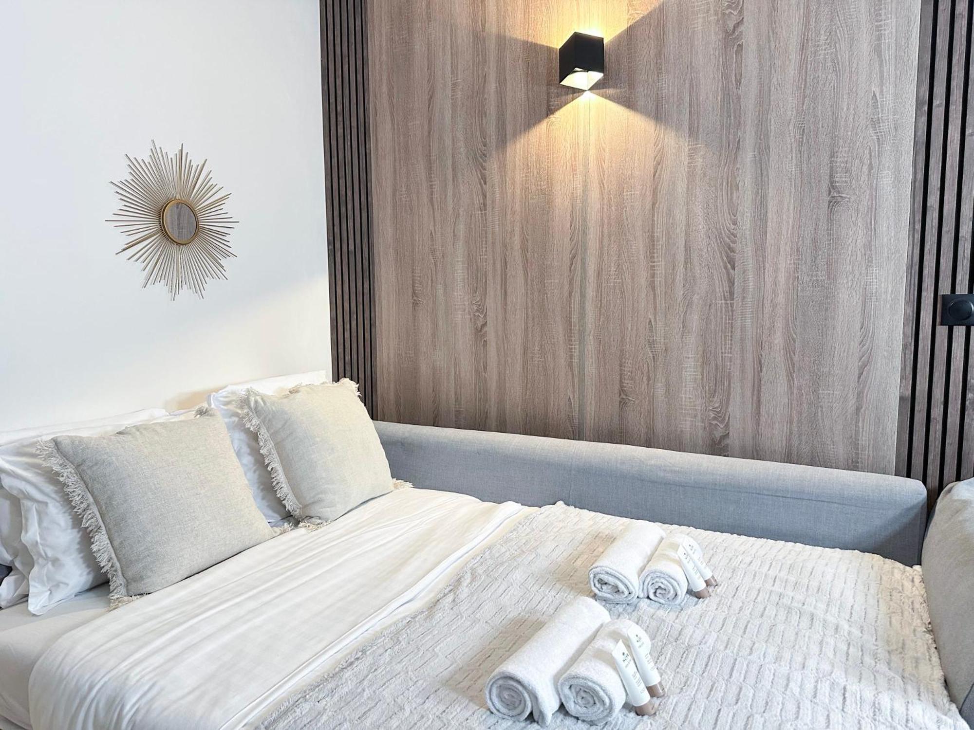 Champs-elysees Finest Flat