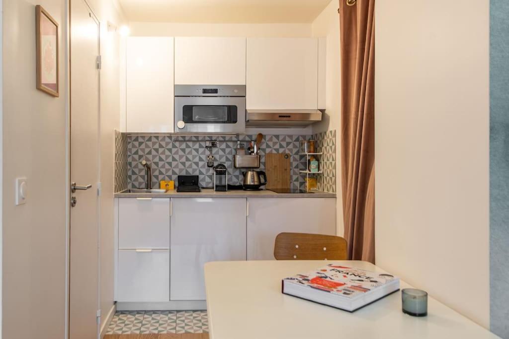Appartement Couronnes - Cosy Equipe Et Privatif *