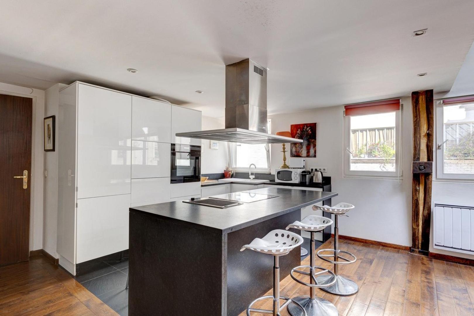 259 Suzy - Superb Duplex In Paris