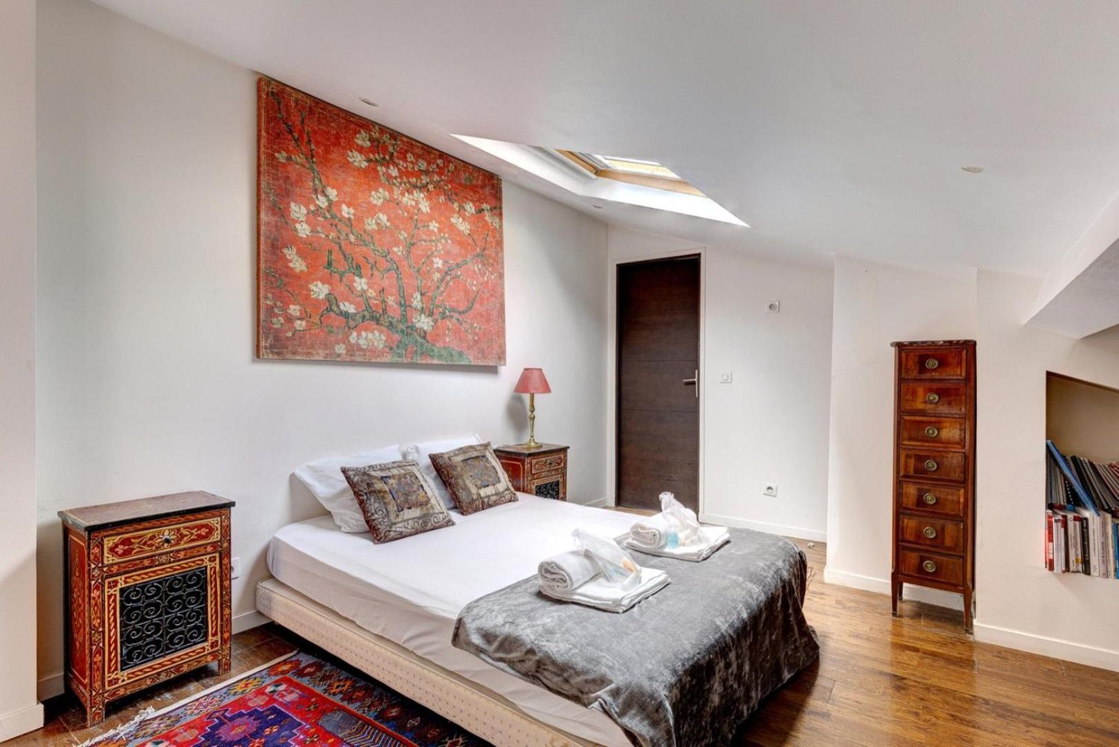 259 Suzy - Superb Duplex In Apartment *