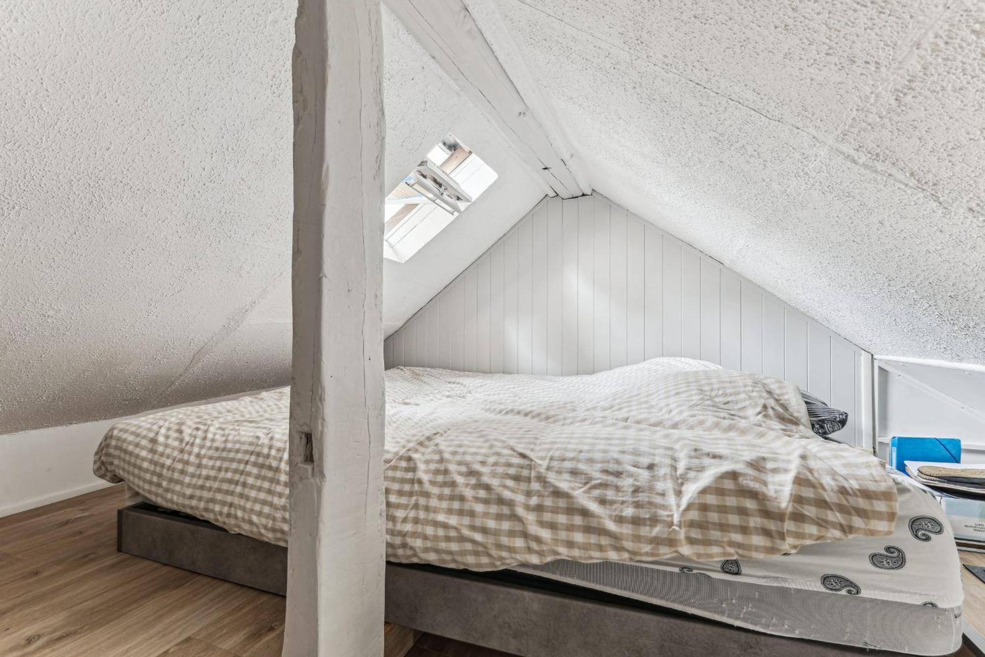 Magnifique Appart Duplex Metro 2pers Apartamento
