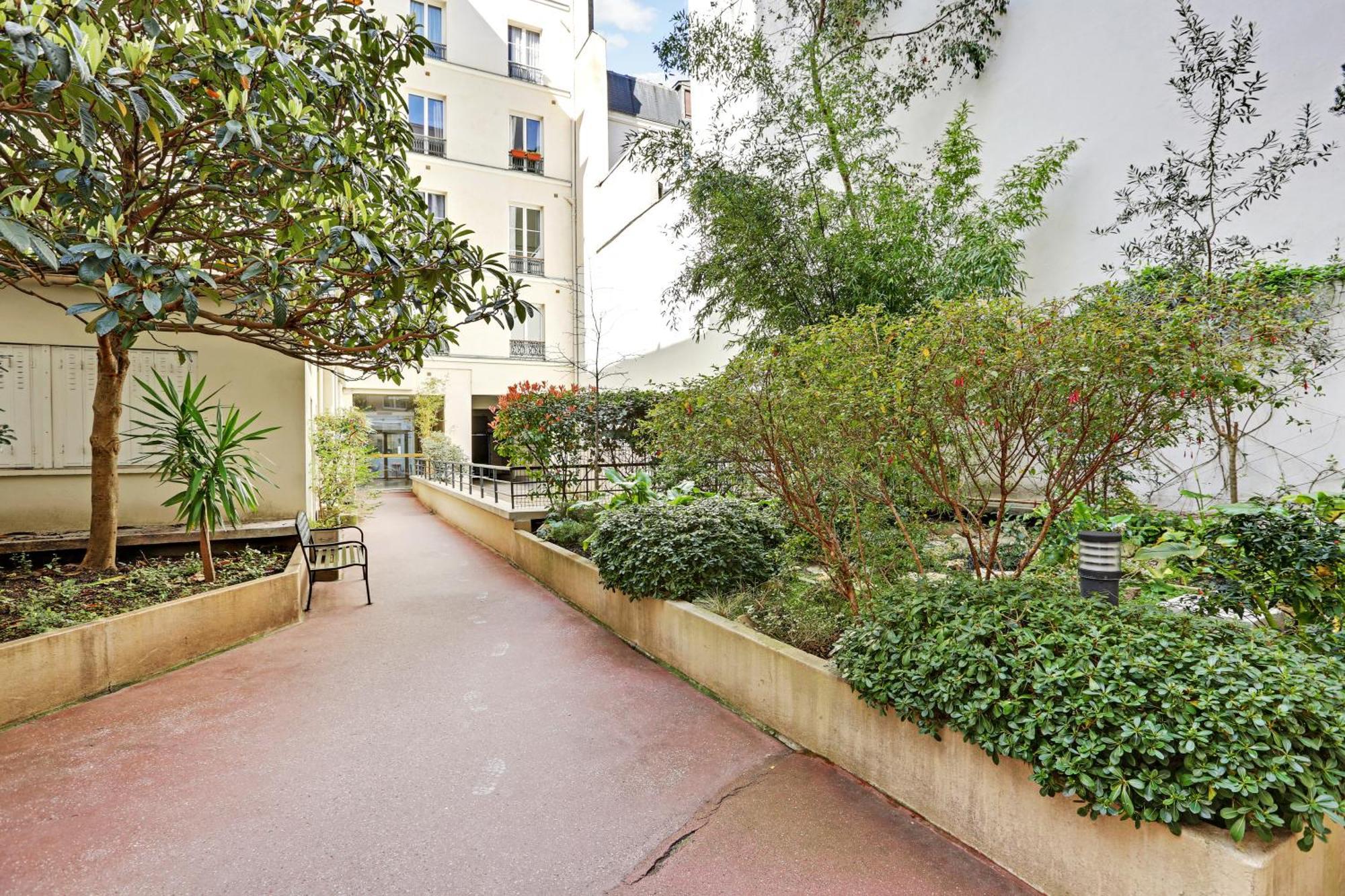 Flat Folies Bergeres - Bail Mobilite - Imhost * Paris