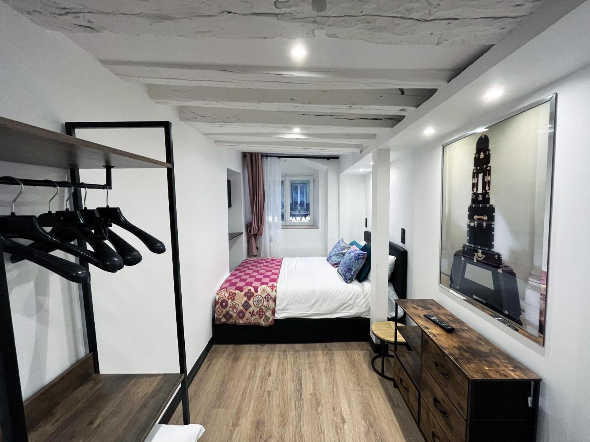 Urban Flat 174 - Vuitton St Denis Apartment