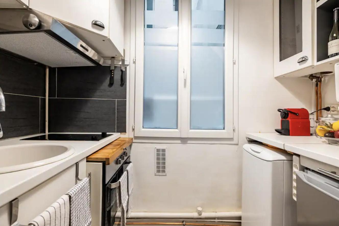 Spacious Bright In Montmartre