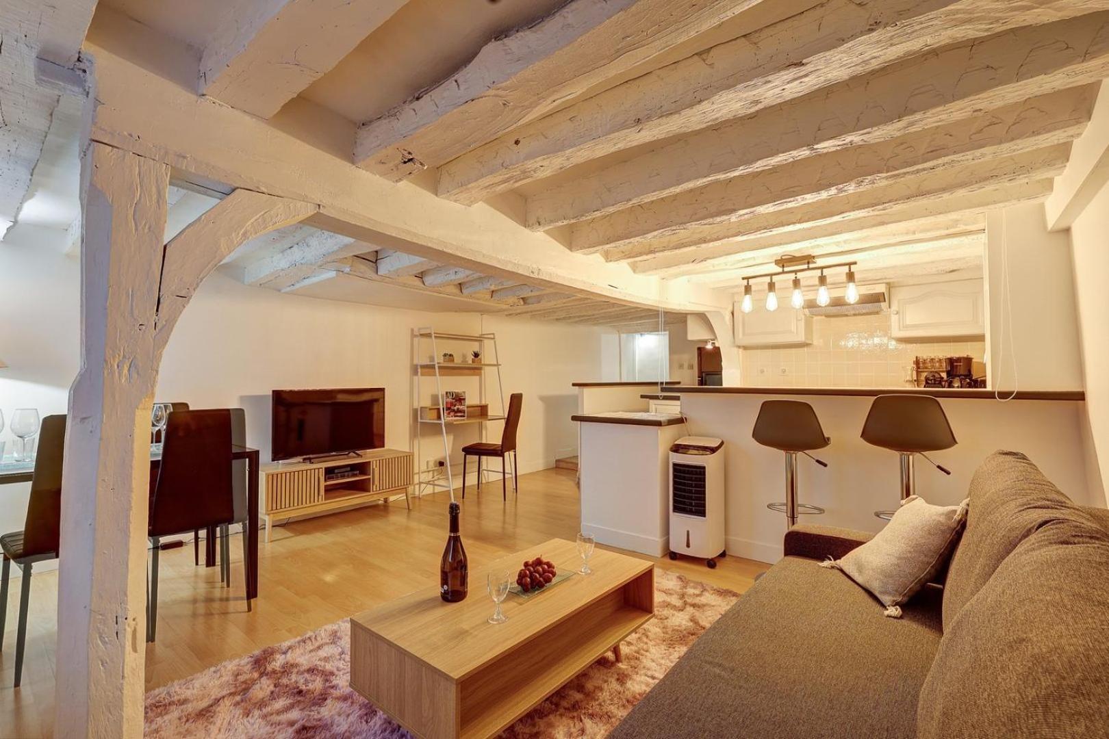 676 Noam - Elegant In Paris