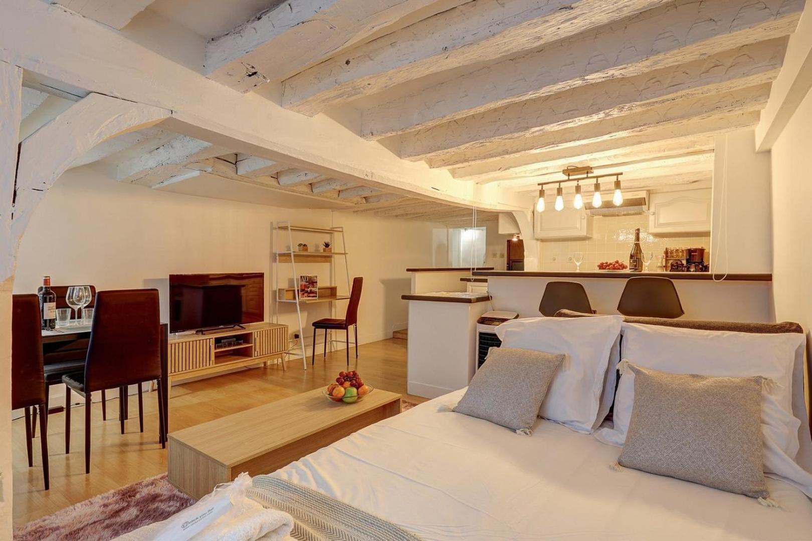 676 Noam - Elegant In Apartment *
