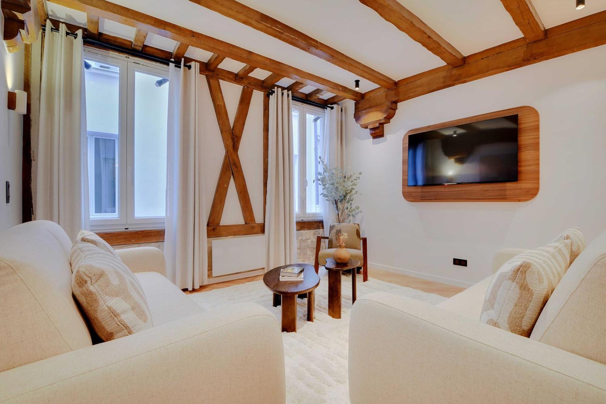 Luxury In The Heart Or Paris-notre Dame Apartment Paris