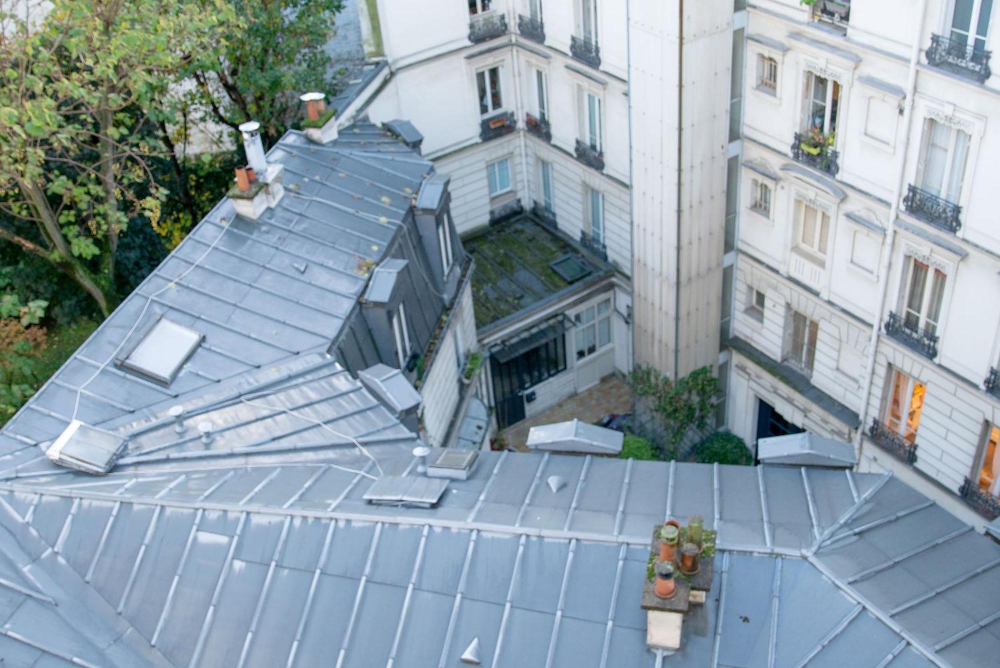 Eiffel 2br Avenue Apartment Paris