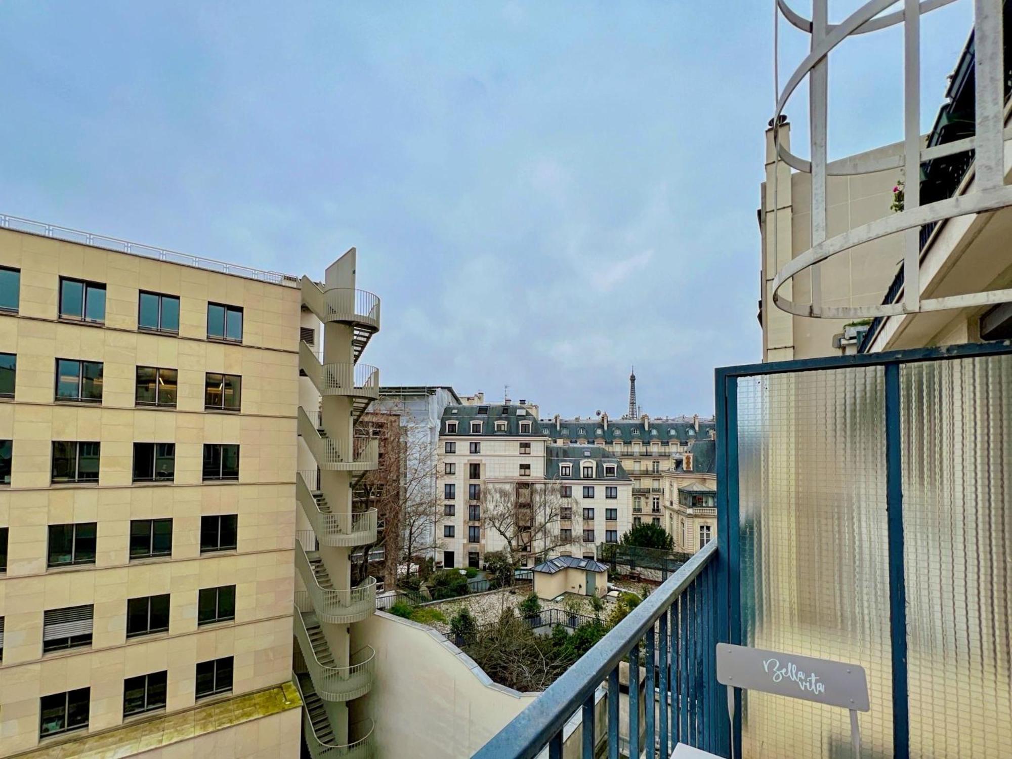 Appartement Lavie Maison : A C & Eiffel Tower View Paris