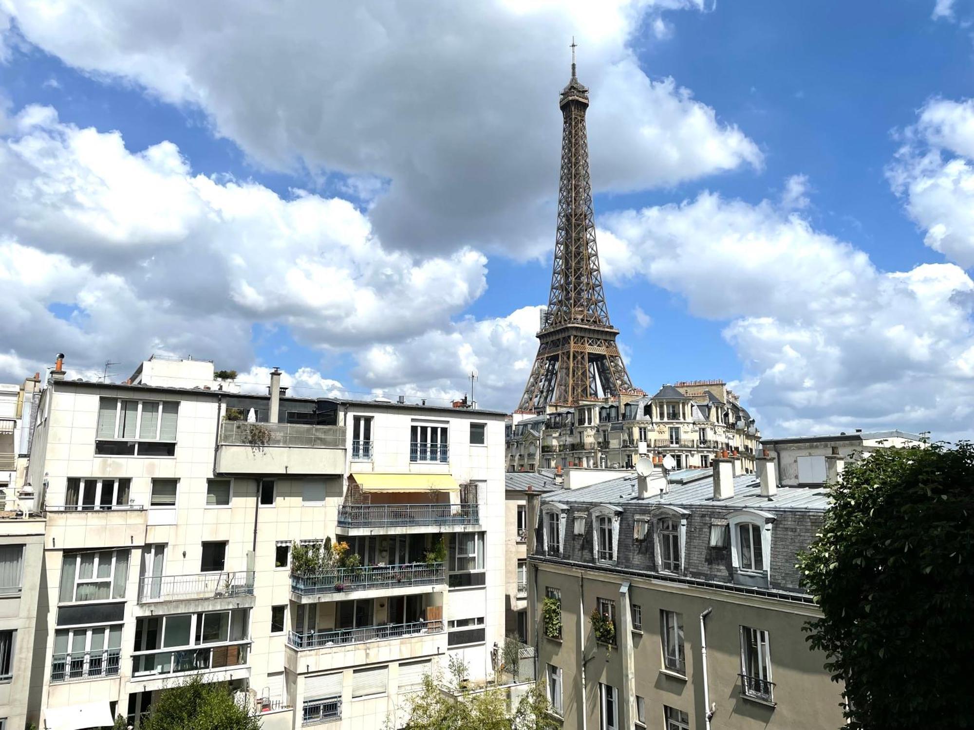 Superb Flat With Iconic Eiffel Tower View * Paris