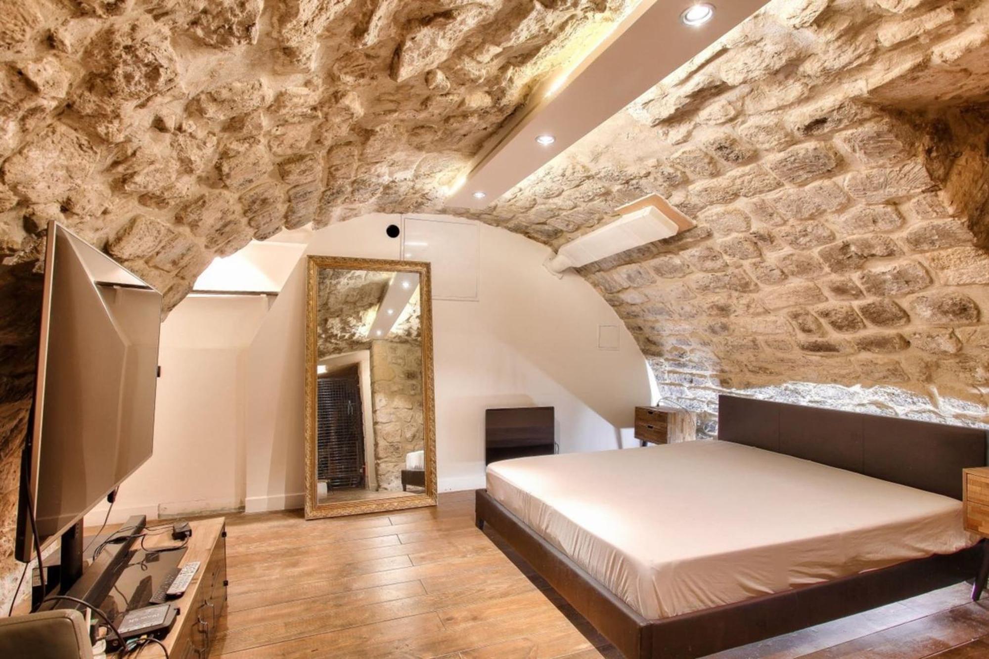 Spacious Of 100 M In Souplex Paris