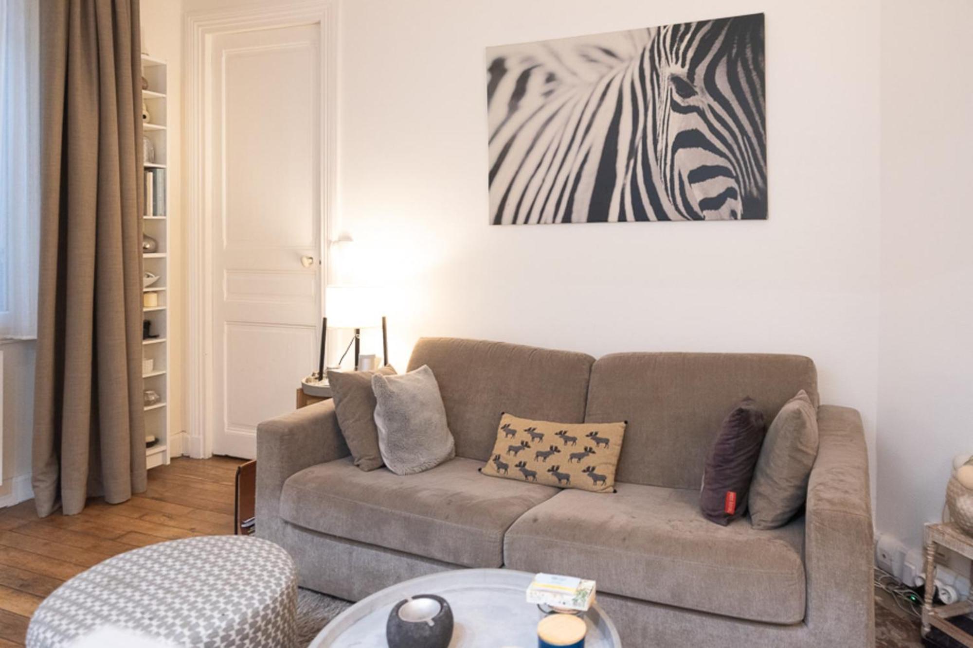 Nice Love Nest Well Located In Apartment *