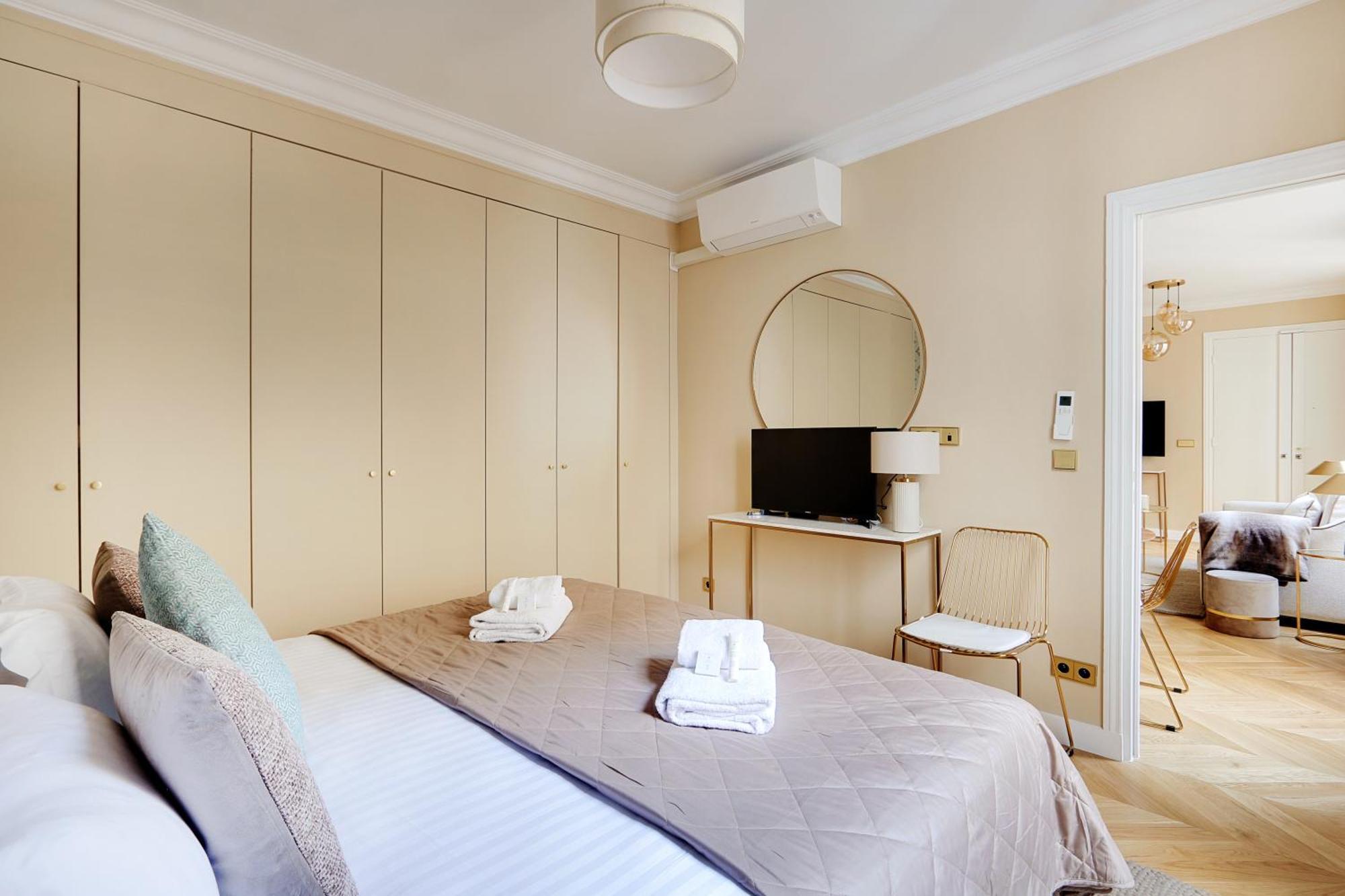 Apartment Pick A Flat's In Opera Saint Lazarre - Rue De L'isly Paris