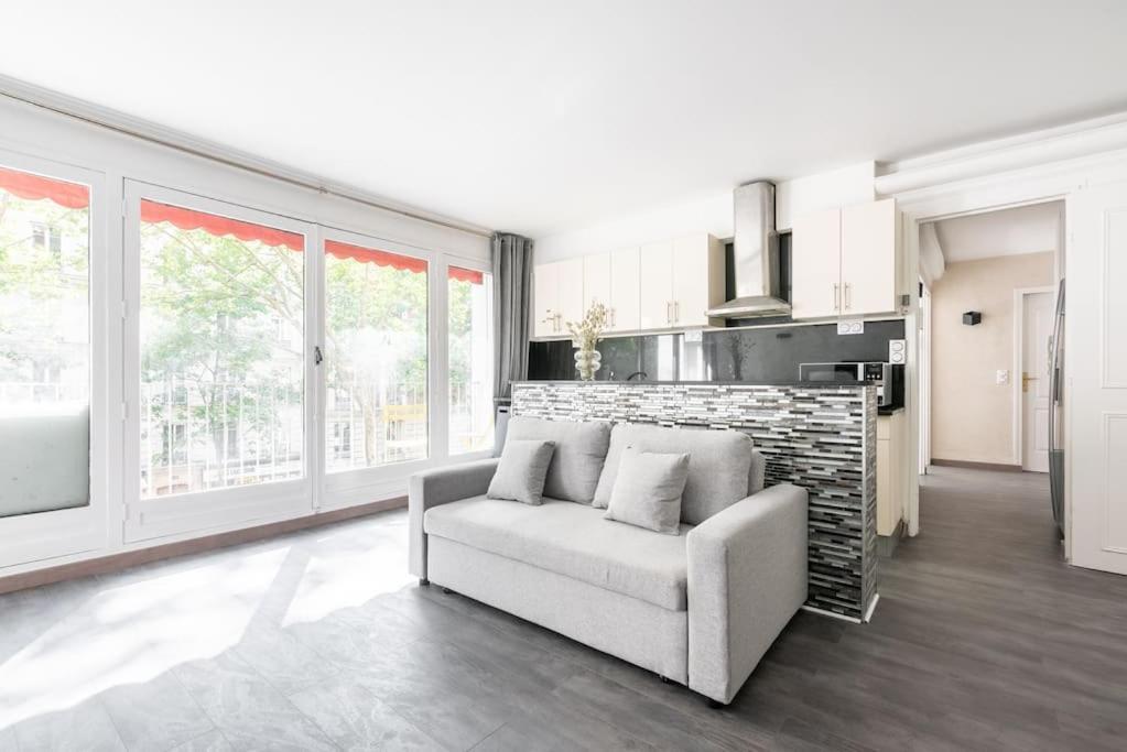 Ensoleille Buttes Chaumont - Iii Apartment *