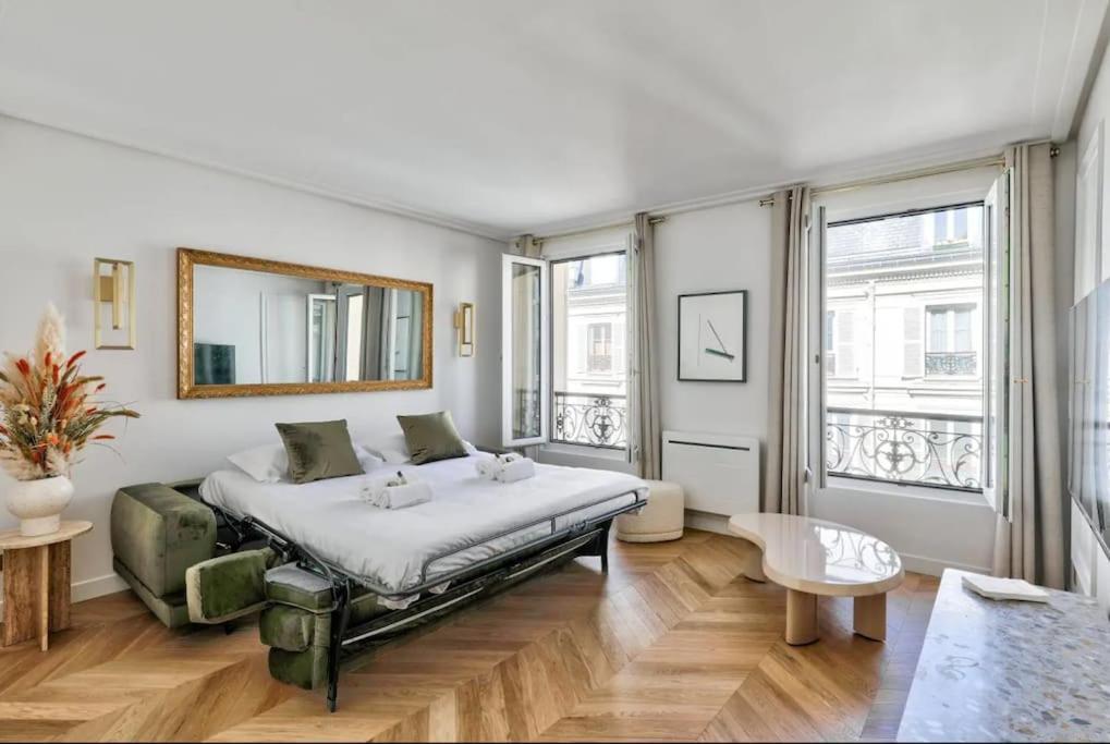De Luxe Pres Des Champs Elysees *