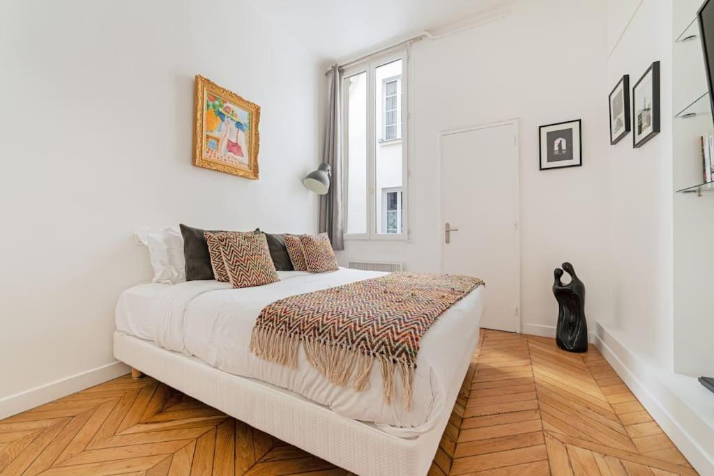 Apartment Luxe 1-br Gem Steps From The Louvre & Opera *