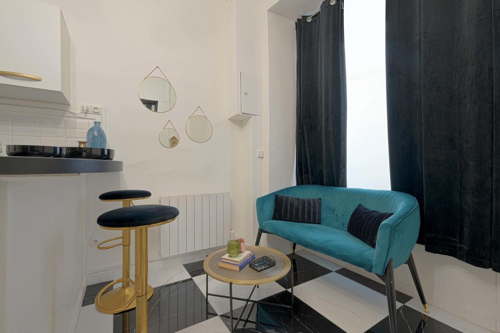 Fabulous Two Floor In 9th * Paris
