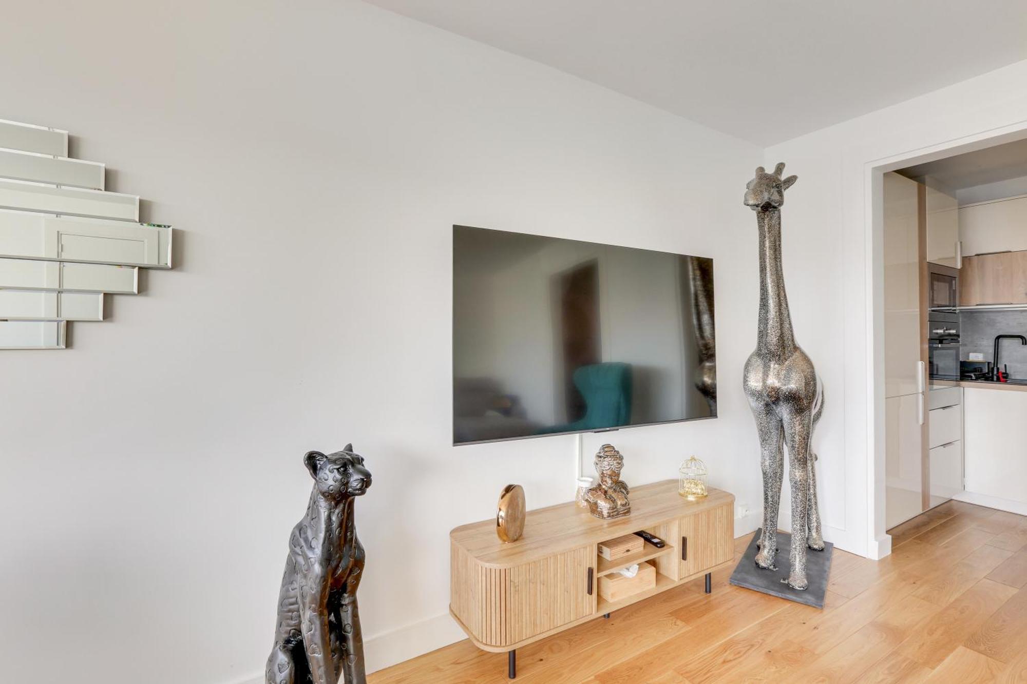 Luxury With Eiffel Tower View, 1 Min Metro, Parking *