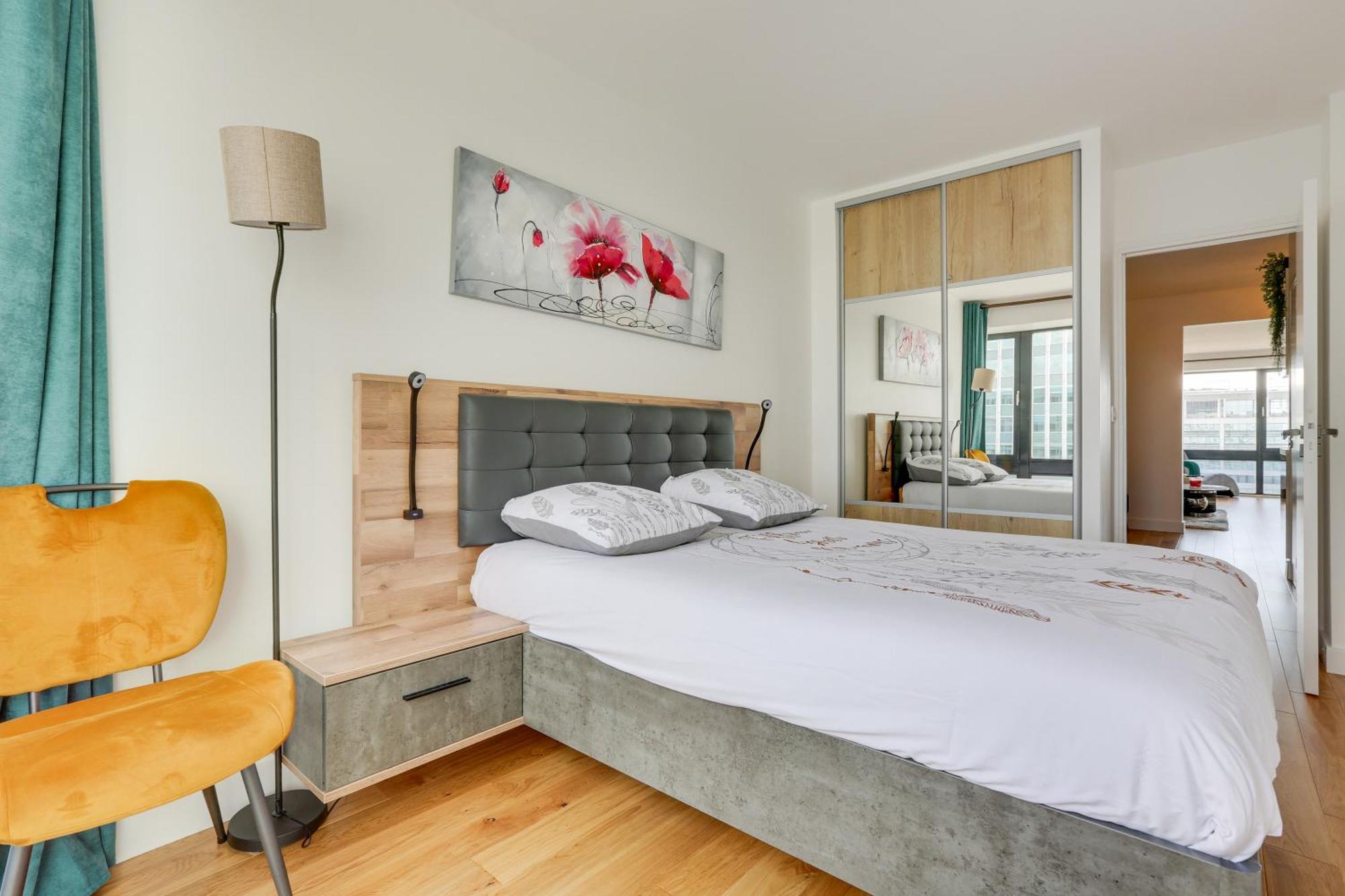 Apartment Luxury With Eiffel Tower View, 1 Min Metro, Parking