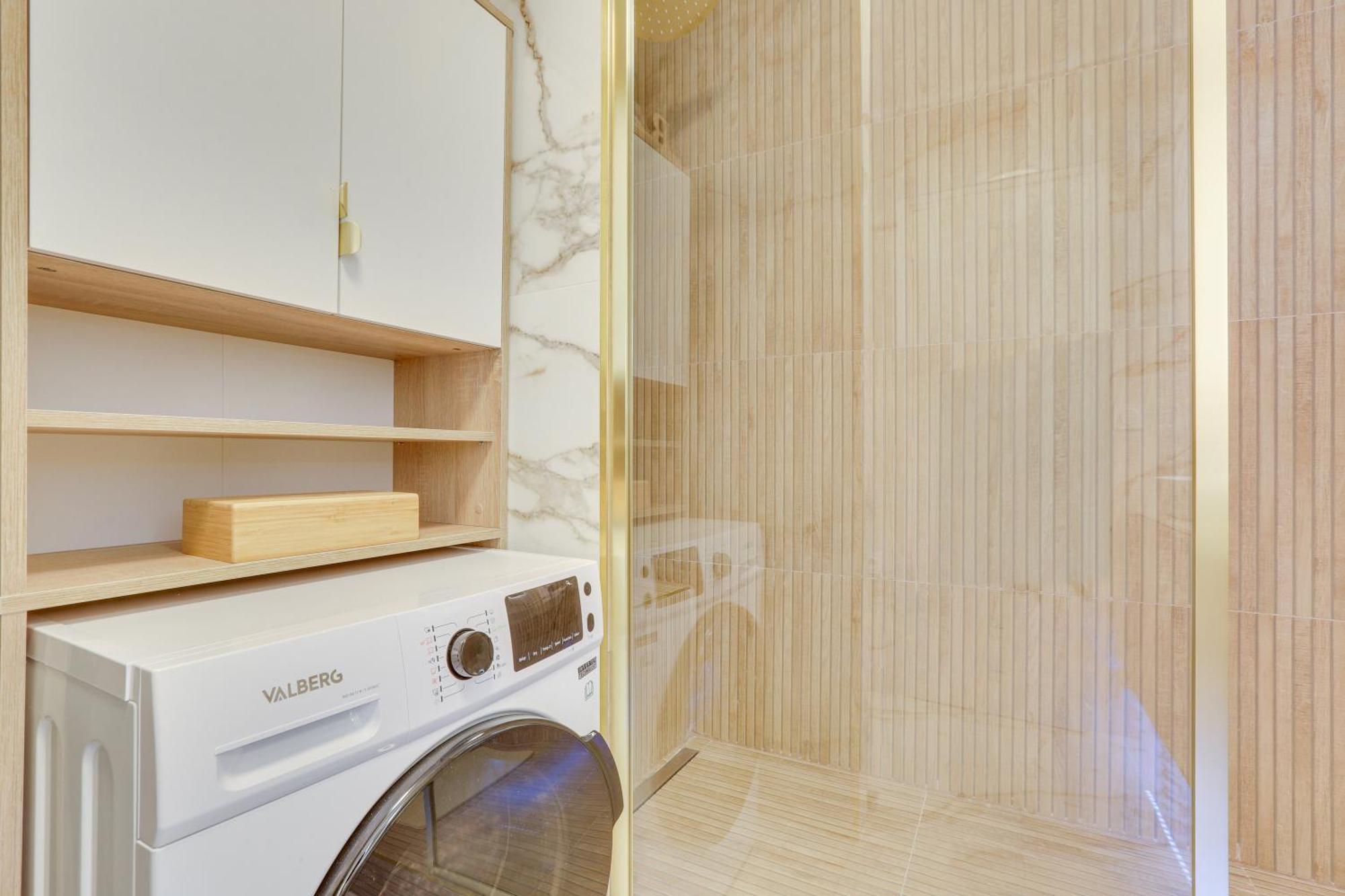 Luxury With Eiffel Tower View, 1 Min Metro, Parking Paris