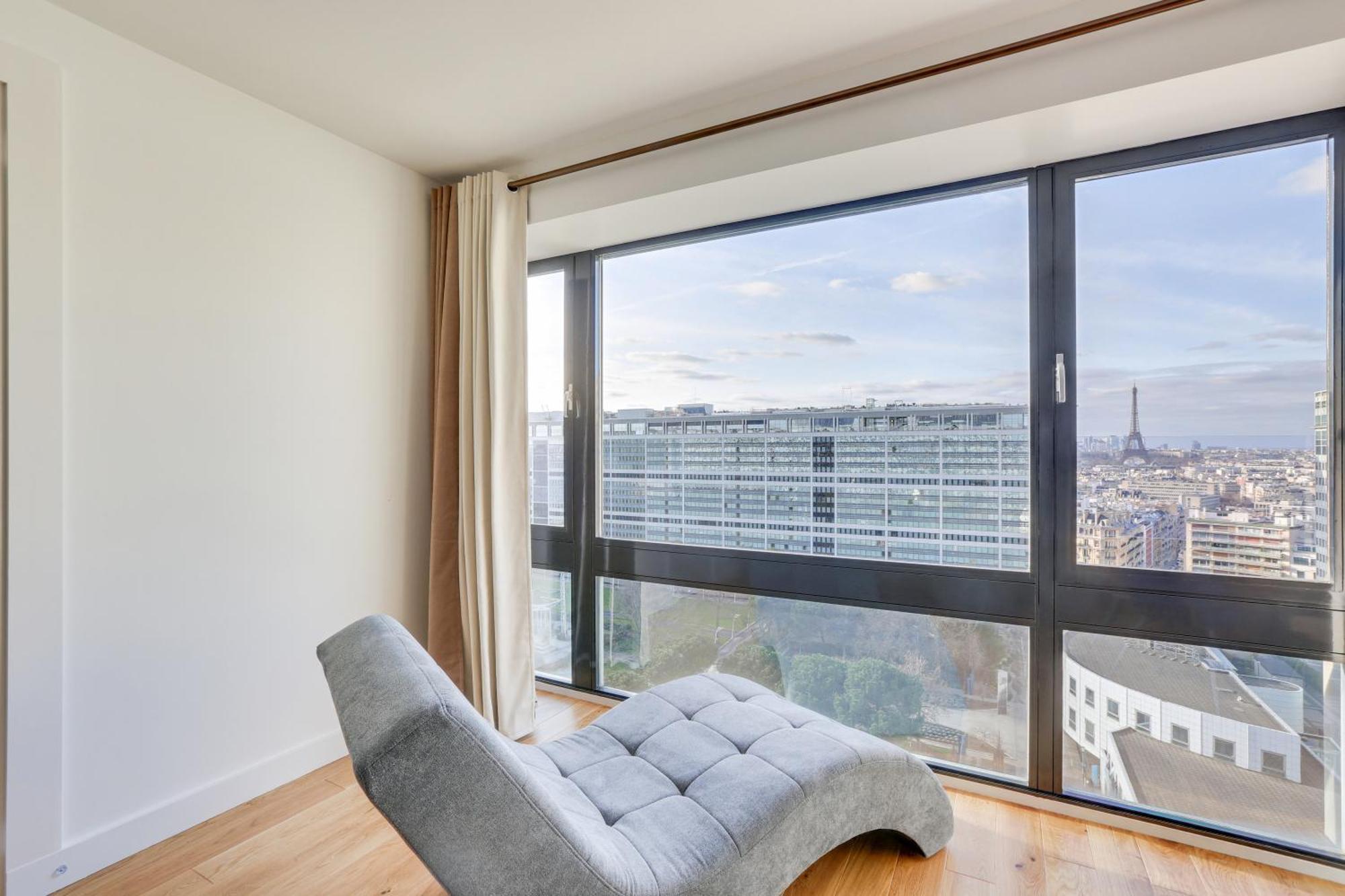 Luxury With Eiffel Tower View, 1 Min Metro, Parking Apartment