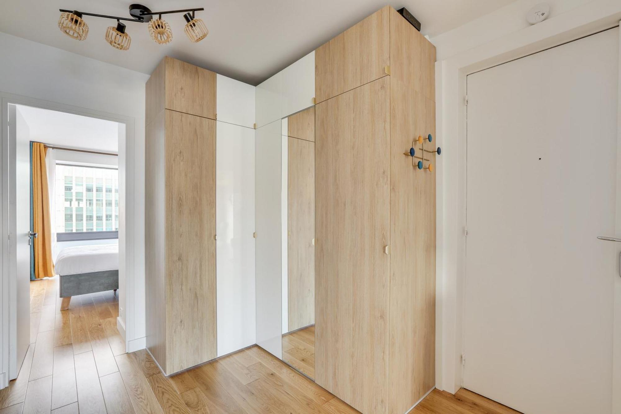 Luxury With Eiffel Tower View, 1 Min Metro, Parking Apartment *