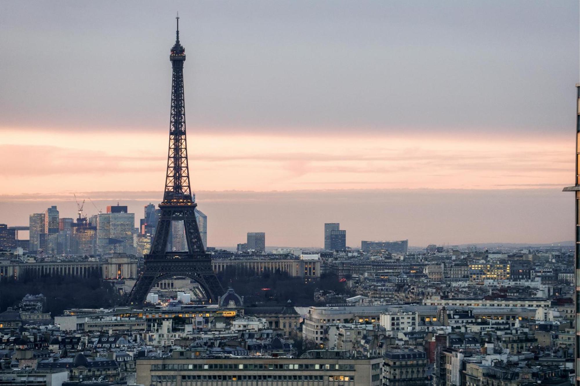 Apartment Luxury With Eiffel Tower View, 1 Min Metro, Parking Paris