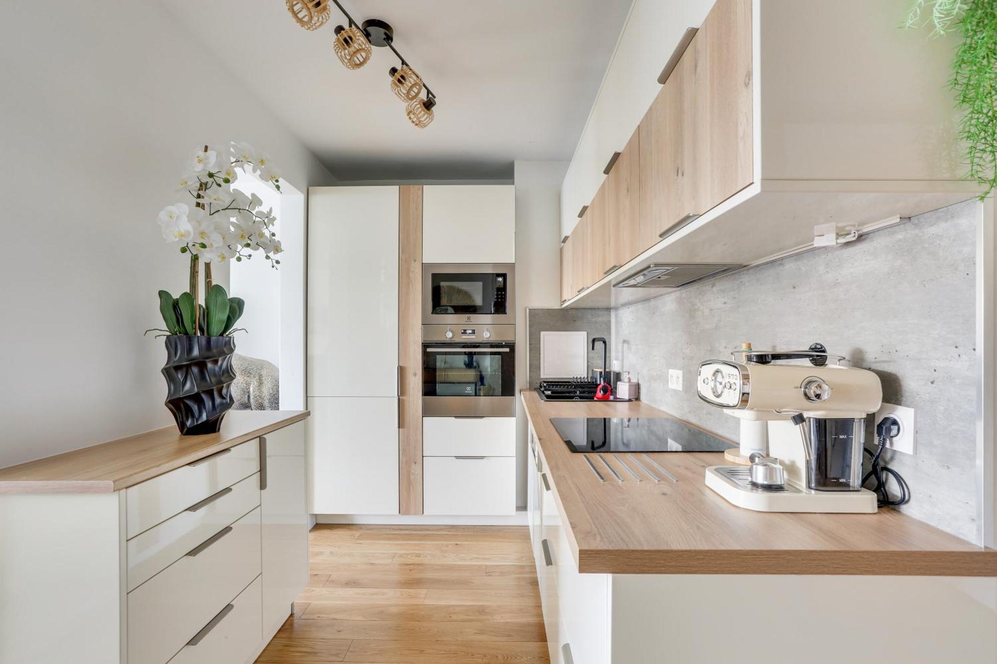 Luxury With Eiffel Tower View, 1 Min Metro, Parking *