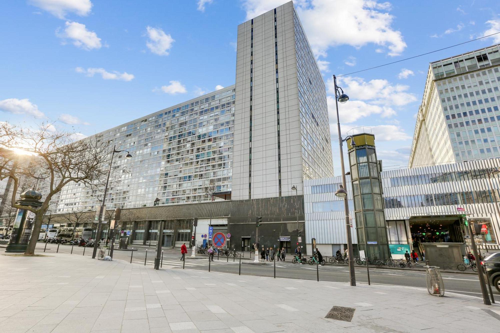 Luxury With Eiffel Tower View, 1 Min Metro, Parking