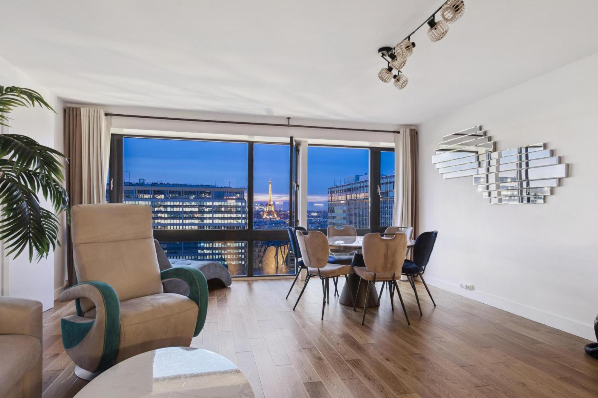 Luxury With Eiffel Tower View, 1 Min Metro, Parking Apartment