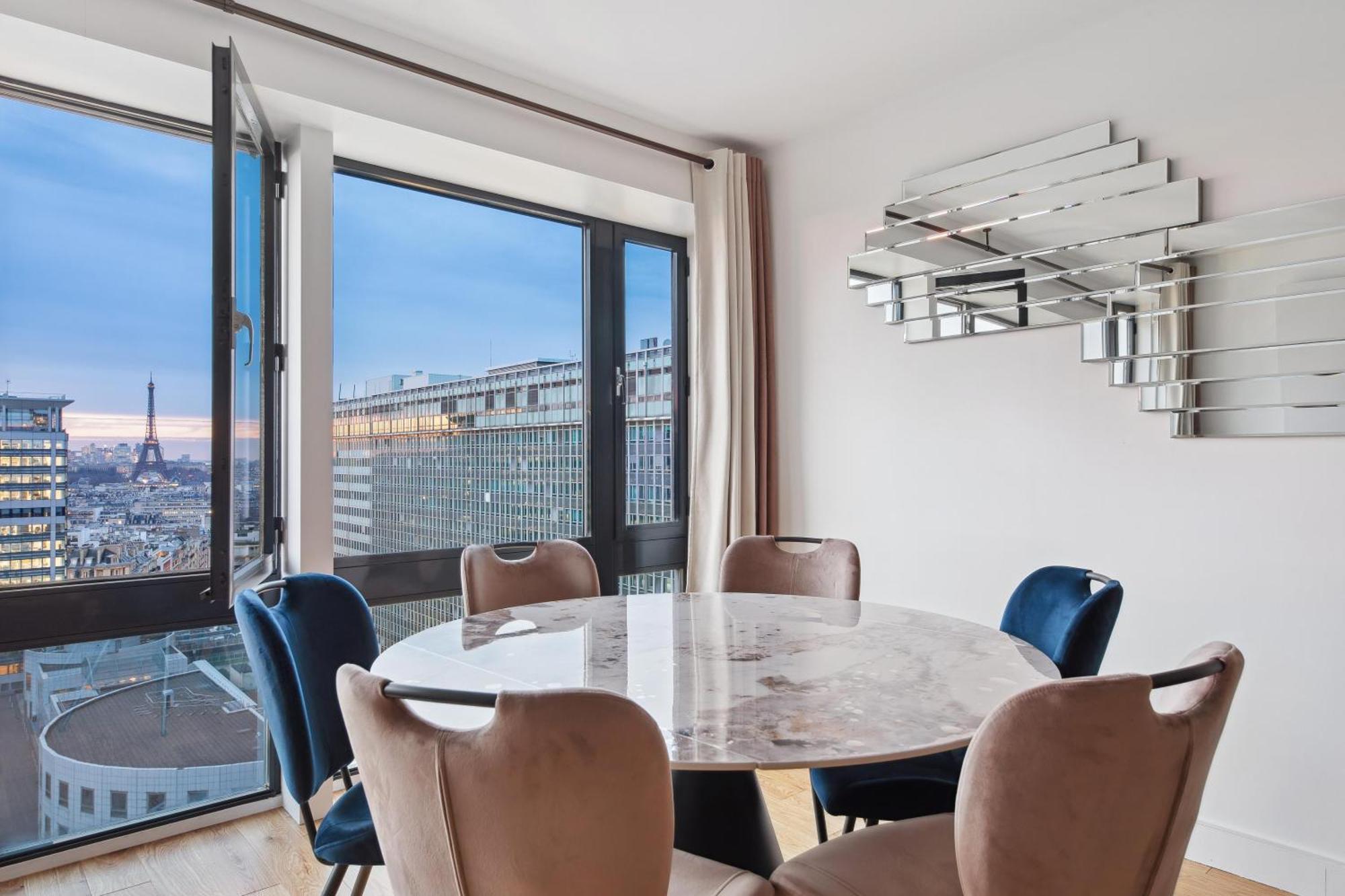 Apartment Luxury With Eiffel Tower View, 1 Min Metro, Parking *