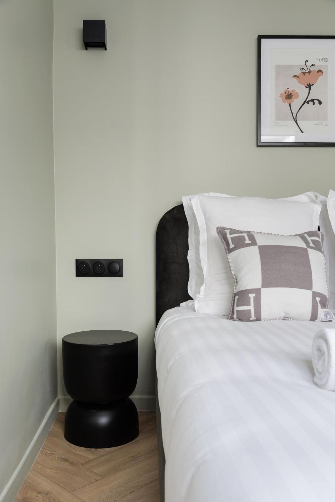 Poetic - Opera Apartment