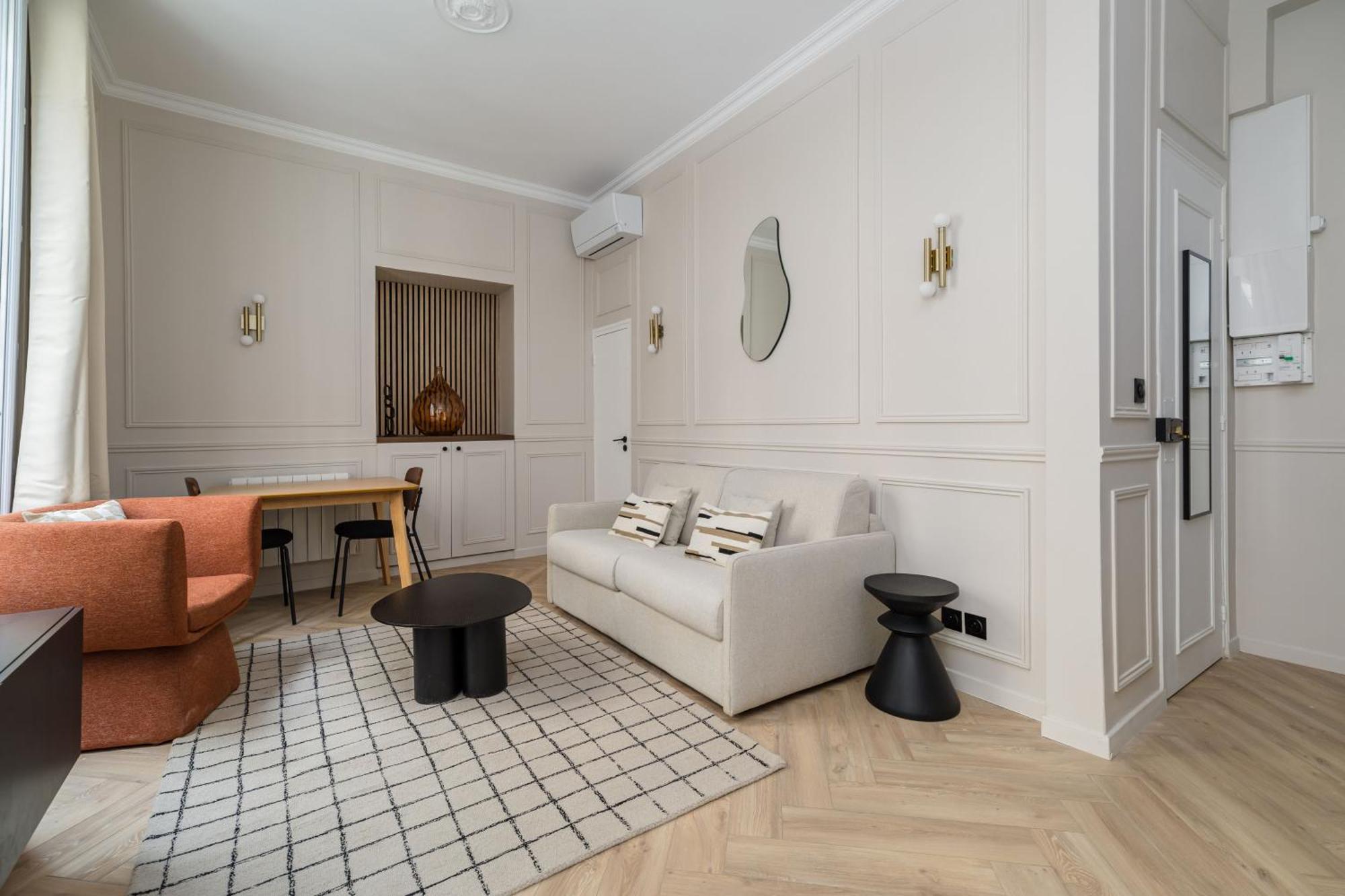 Apartment Poetic - Opera