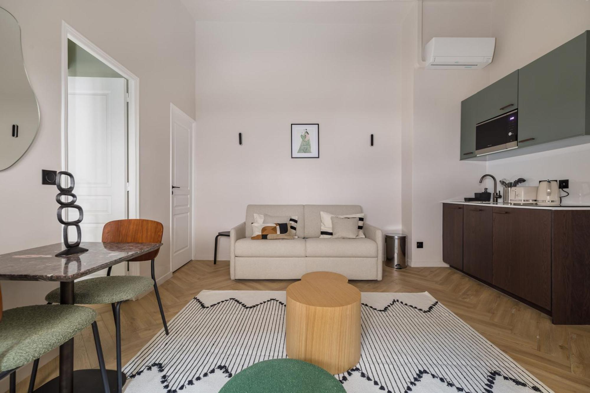 Apartment Poetic - Opera