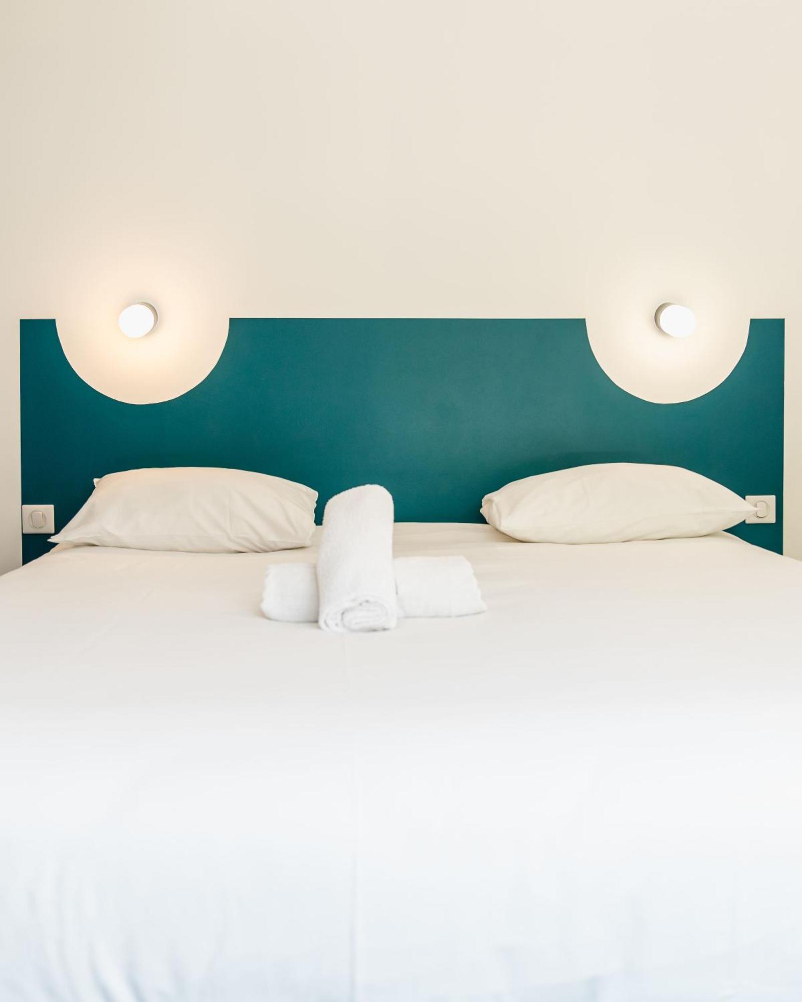 Beau M Hostel *