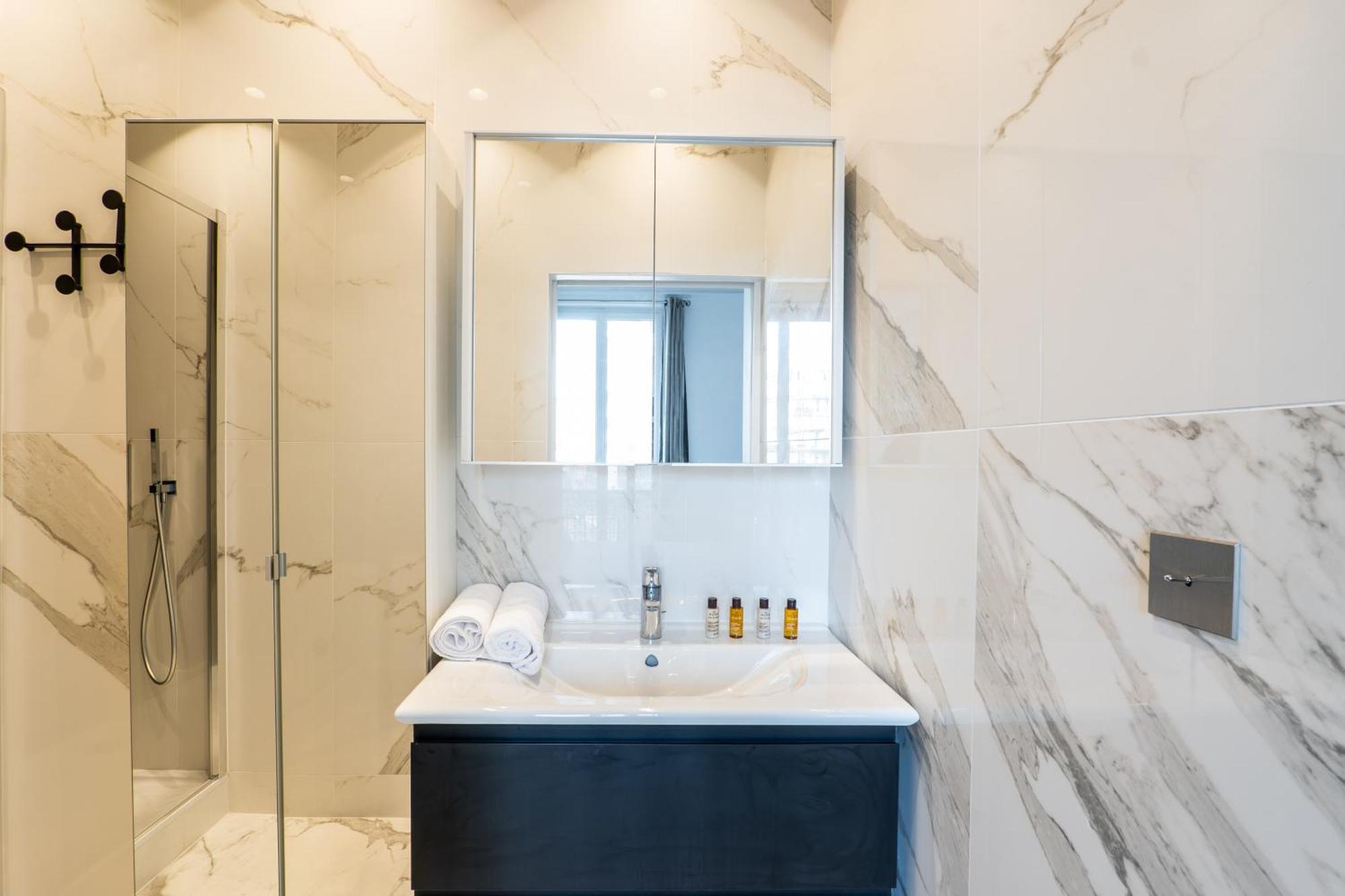 Veeve - Timeless Majesty Apartment Paris