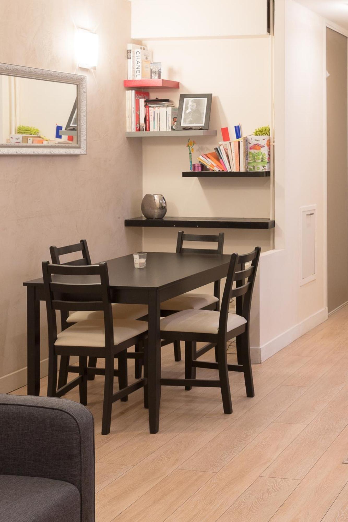 Apartment Parisian Romance Retreat