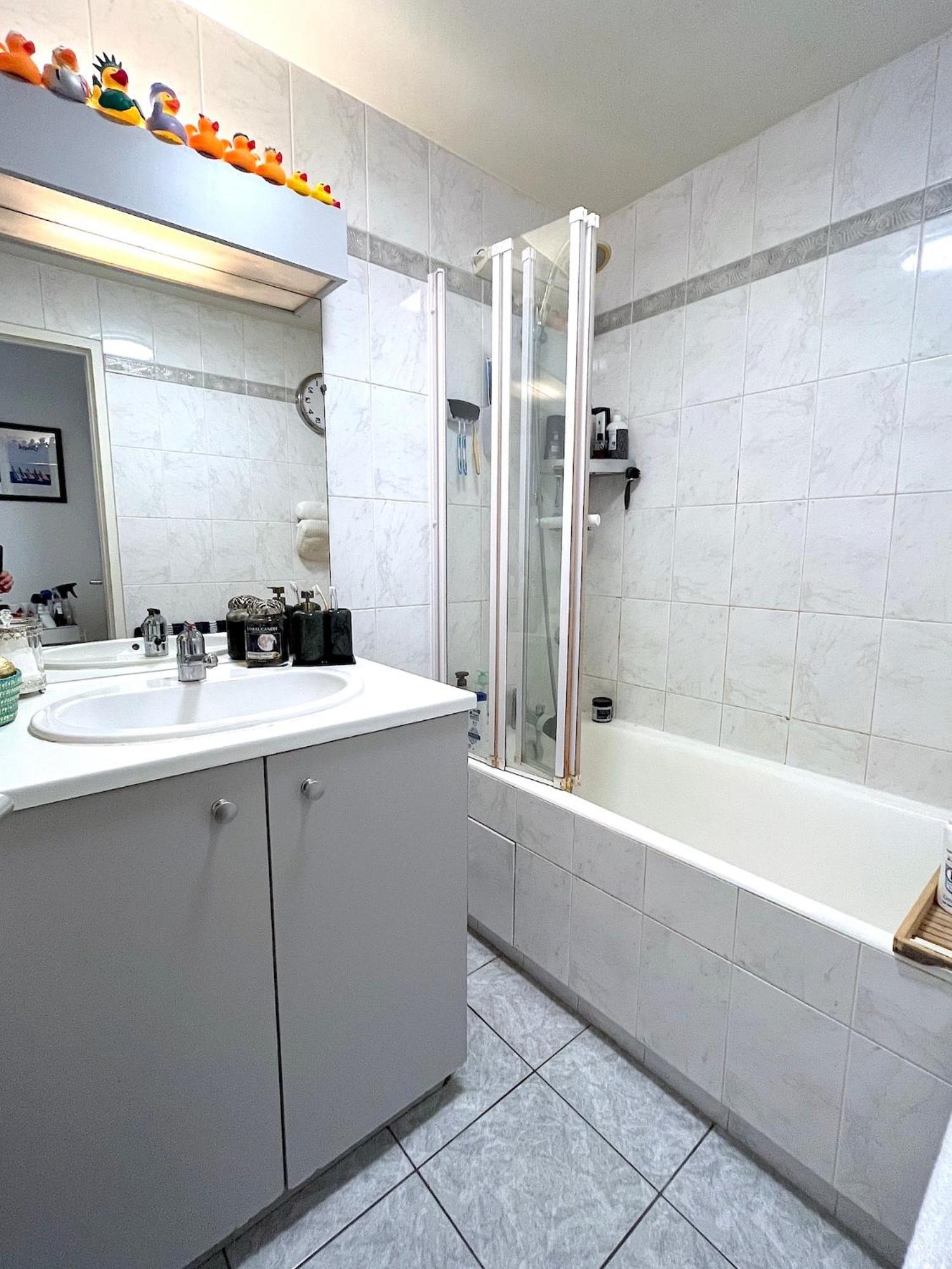 Vavin Apartment *