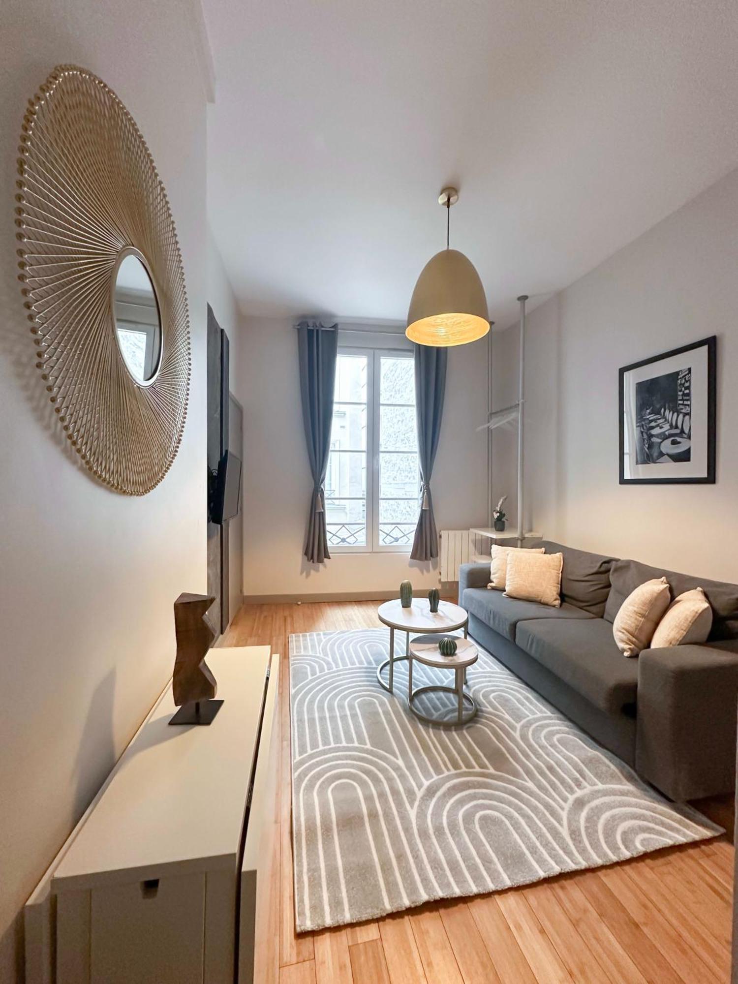 1630 - Champs Elysees Olympic Games 2024 Apartment Paris