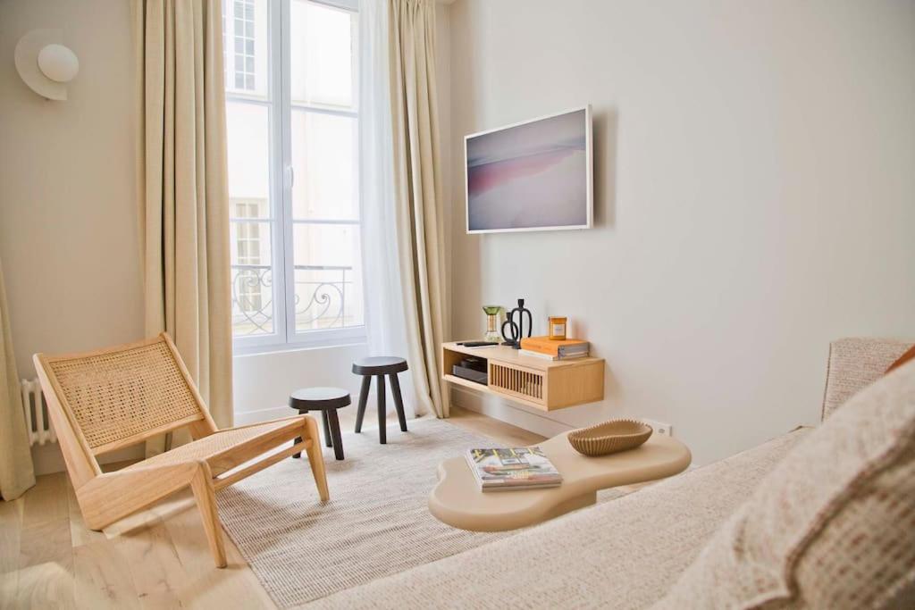 Wonderful Luxury And Design In Mouffetard Appartement