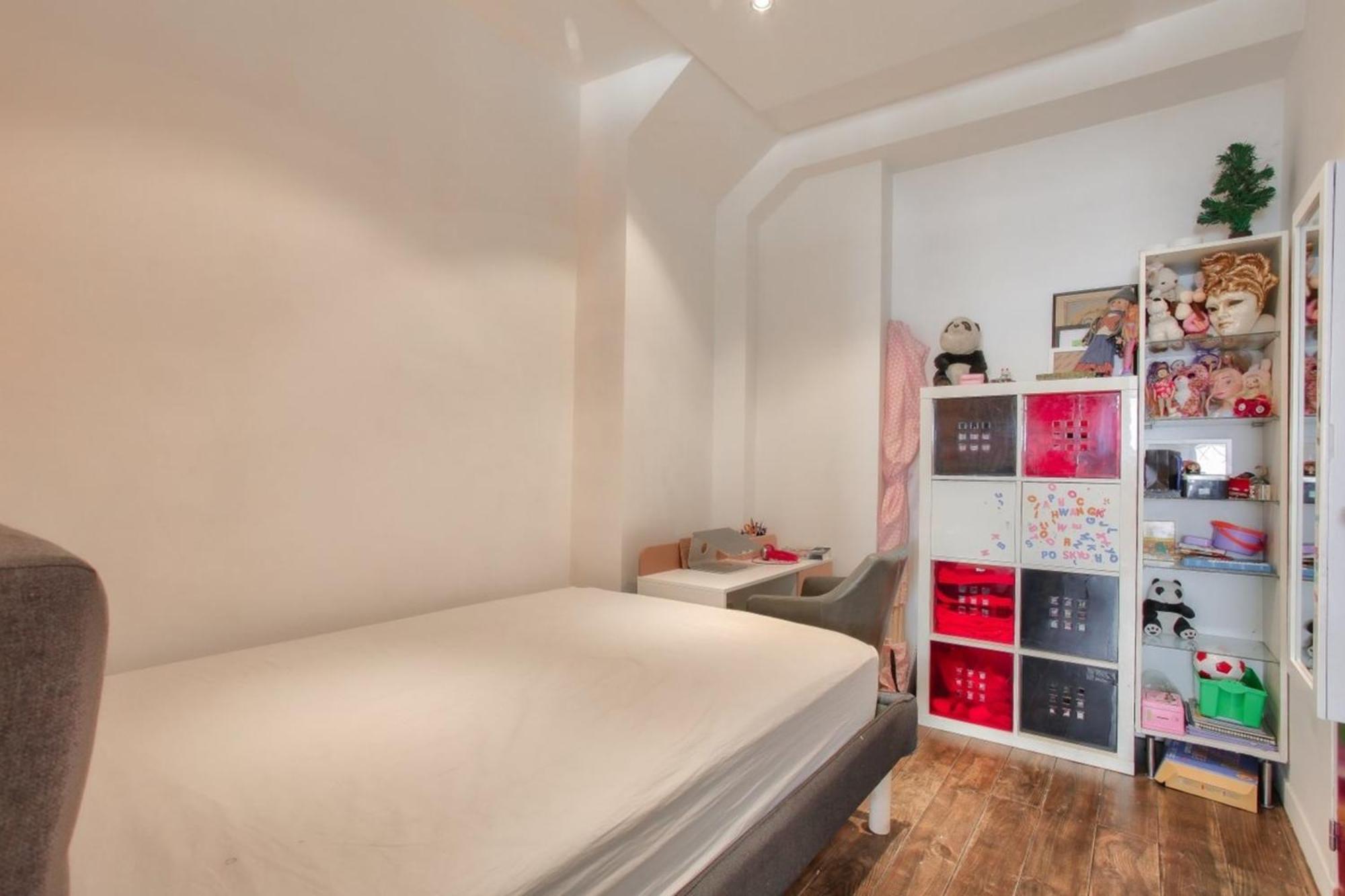 Spacious Of 100 M In Souplex Apartment *