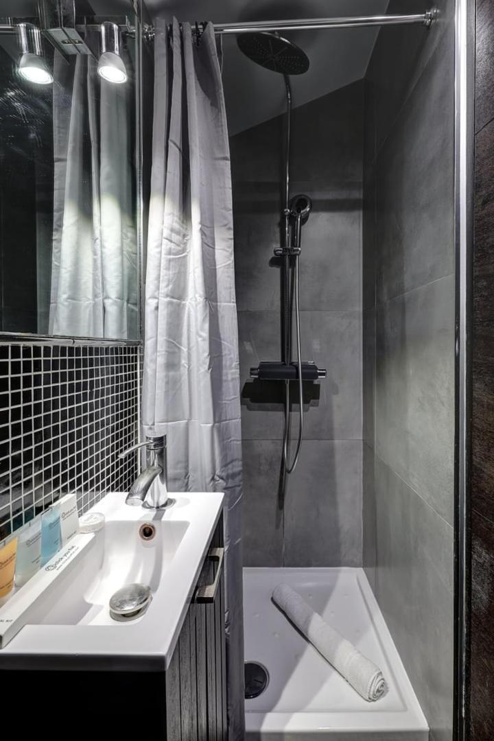 668 Sarah - Superb In Appartement *