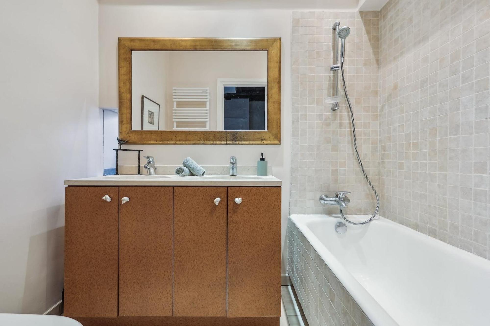 Le Marais & Place Des Vosges - 3br - Cityapartmentstay Paris