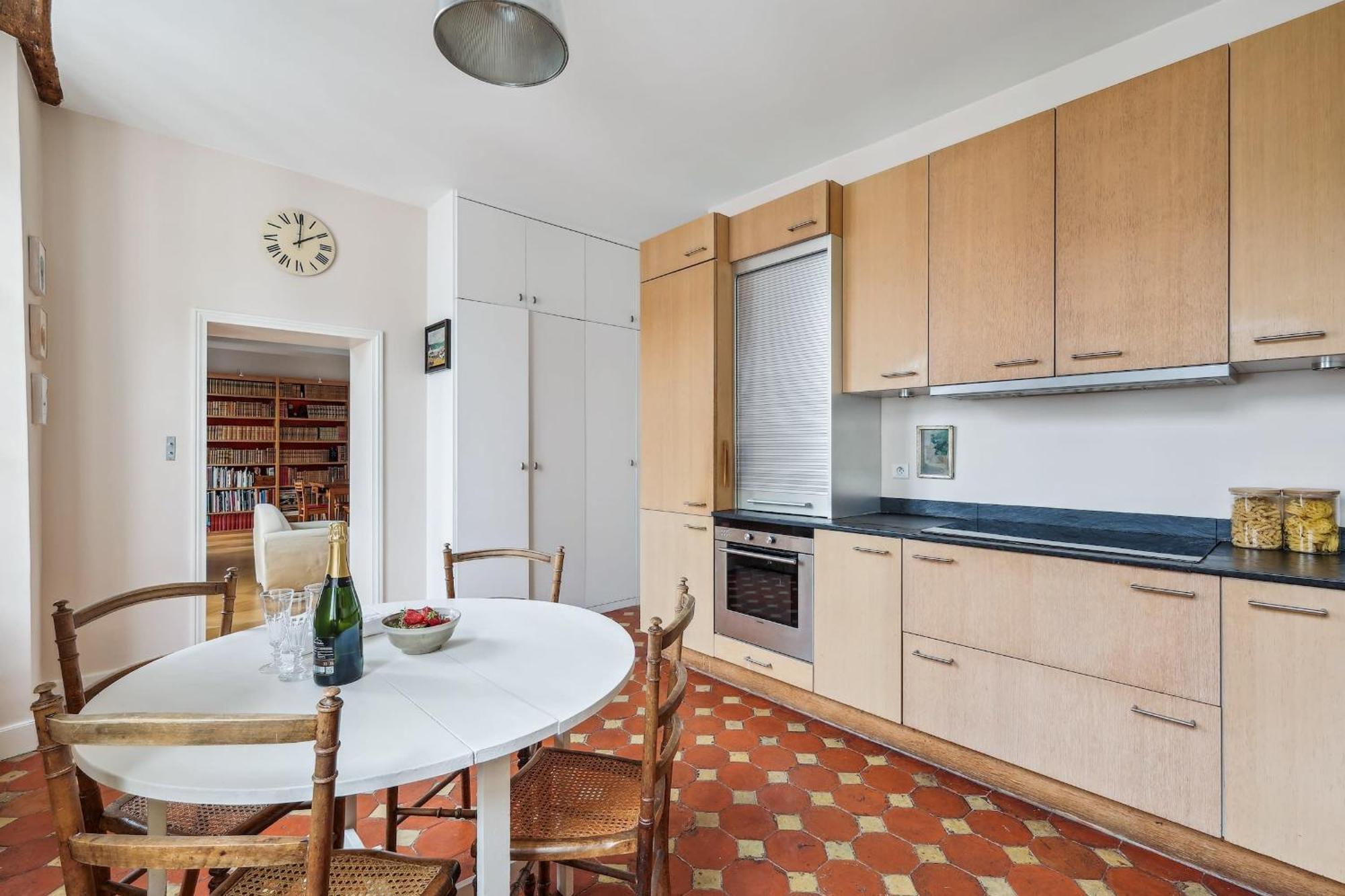 Le Marais & Place Des Vosges - 3br - Cityapartmentstay Apartment *