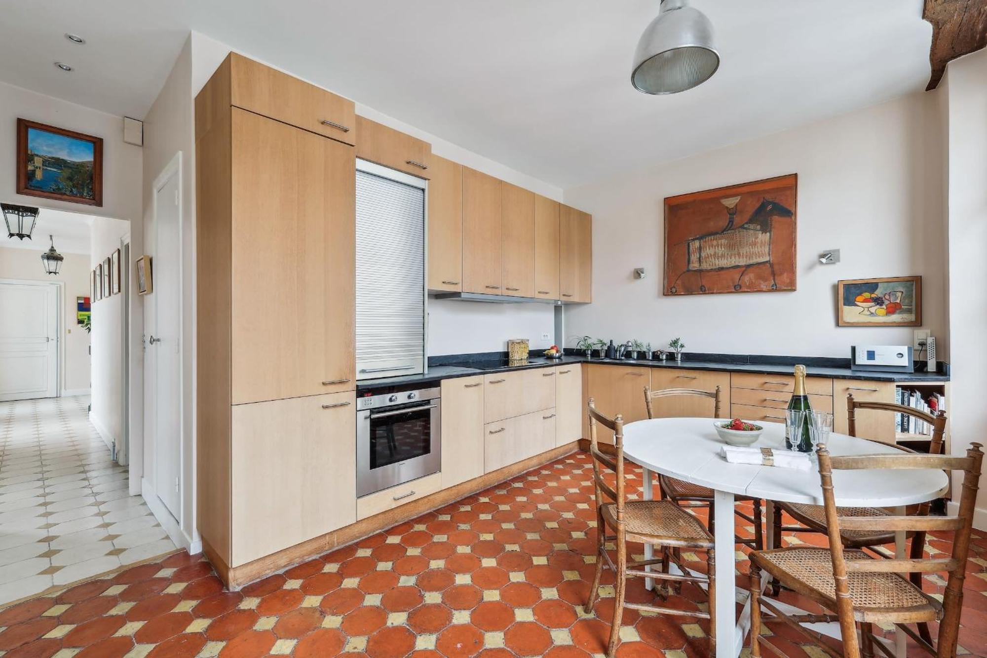 Le Marais & Place Des Vosges - 3br - Cityapartmentstay Apartment