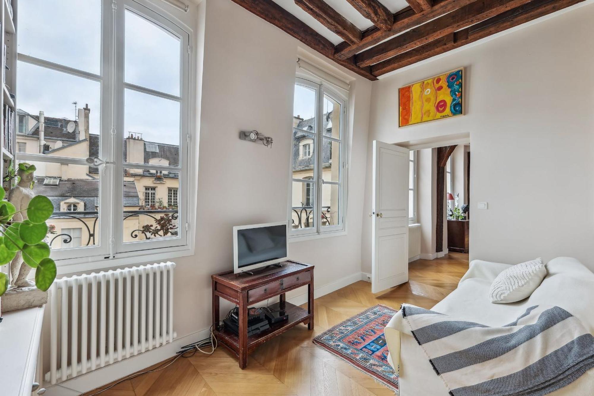 Le Marais & Place Des Vosges - 3br - Cityapartmentstay Apartment