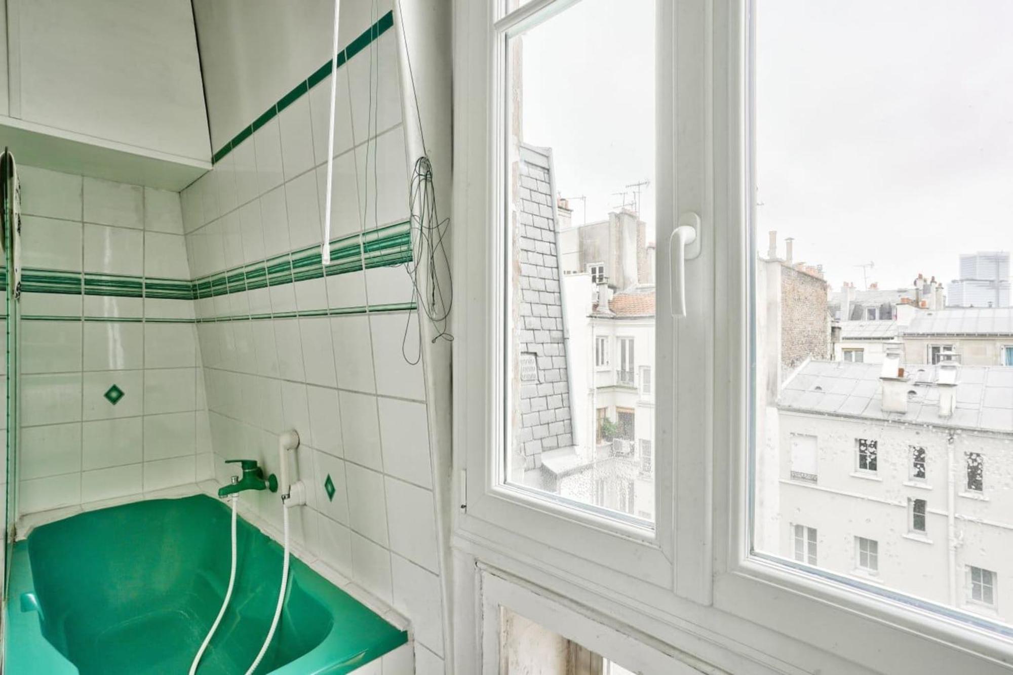 Beautiful Cocoon Near Montmartre Apartment
