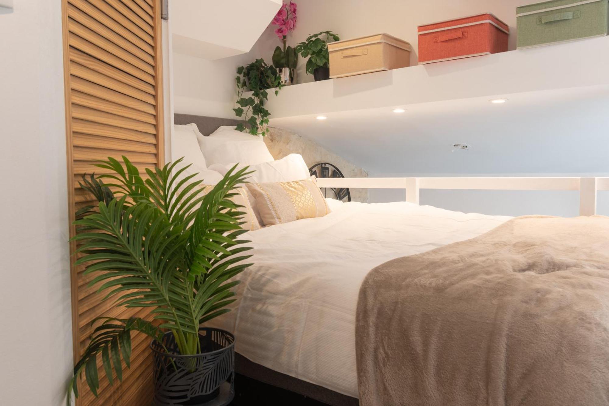Duplex Parisien Metro13 Apartment *